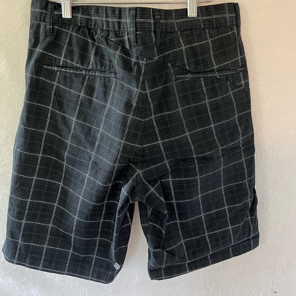 Volcom Mens shorts size 33 - Picture 3 of 5